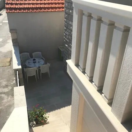 Tonci Apartman Postira